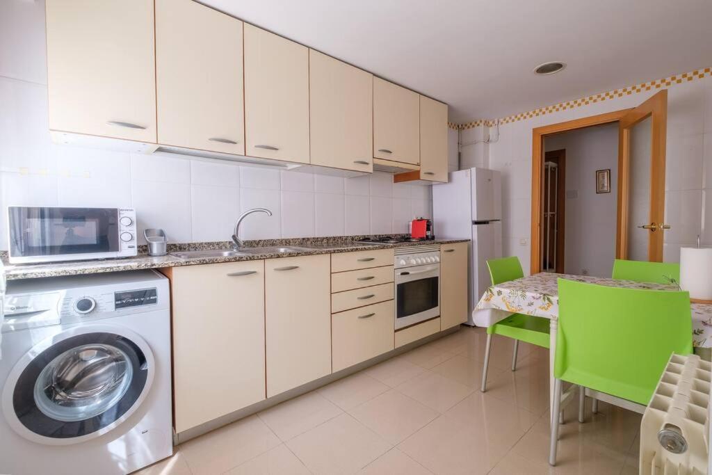 Apartamento En Complejo Residencial, Con Piscina. Σαλού Εξωτερικό φωτογραφία
