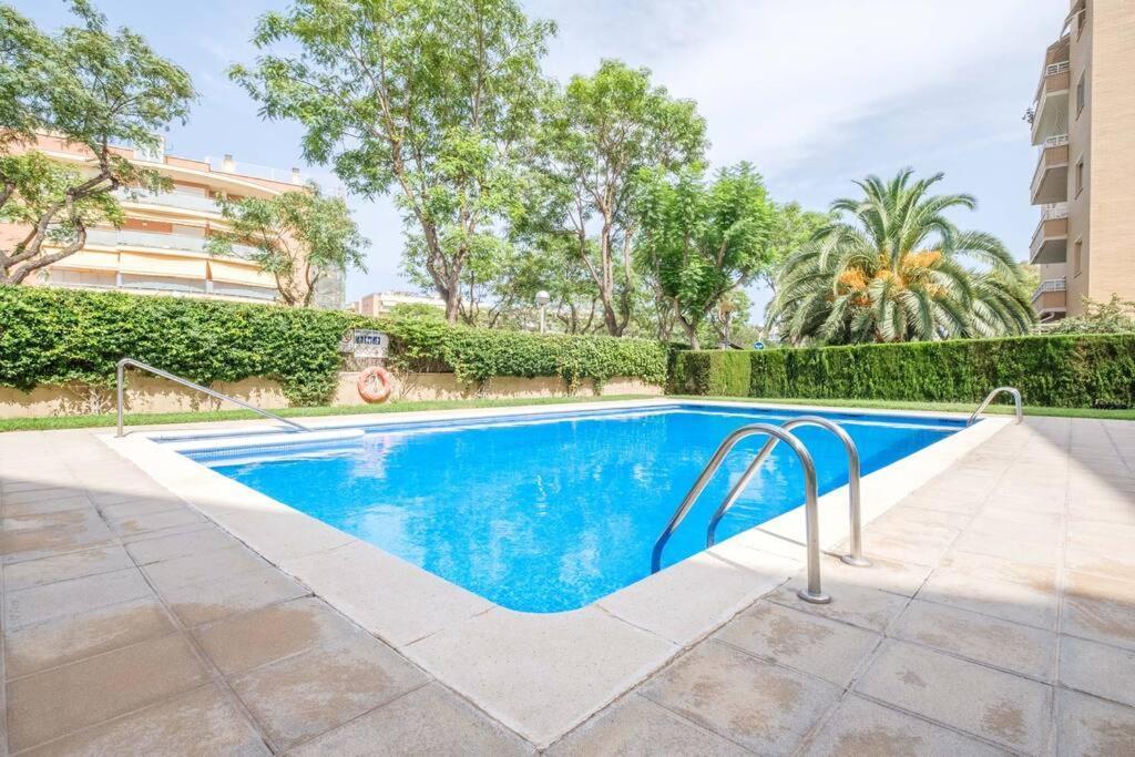 Apartamento En Complejo Residencial, Con Piscina. Σαλού Εξωτερικό φωτογραφία