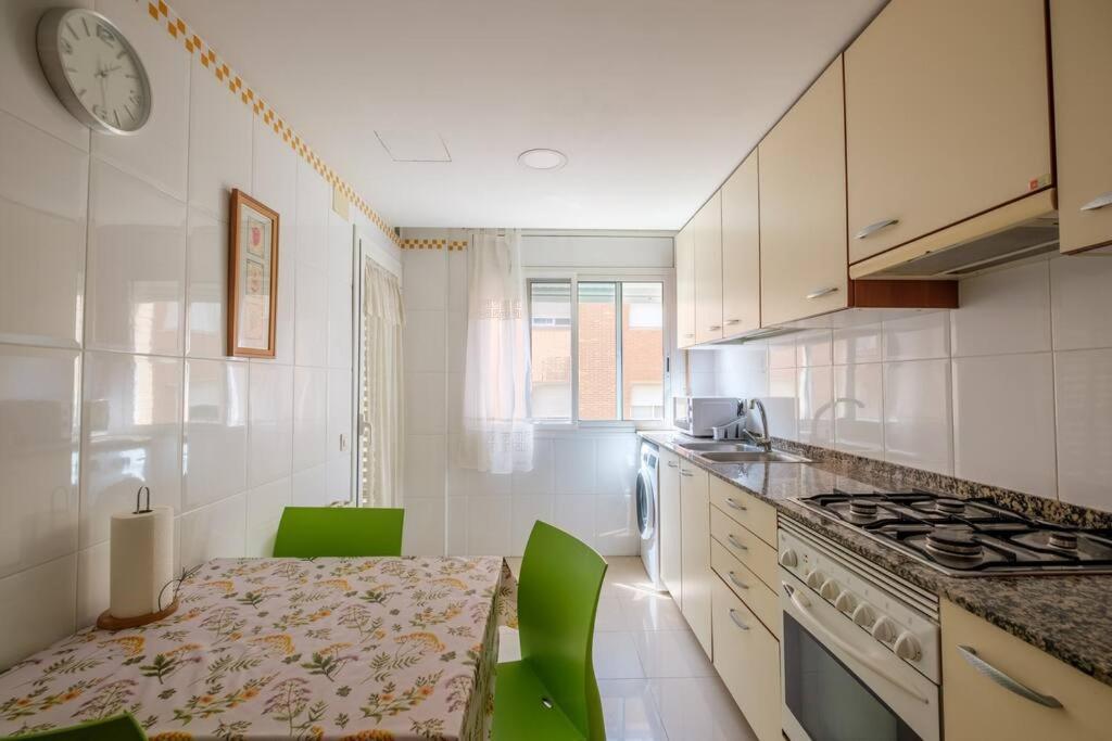 Apartamento En Complejo Residencial, Con Piscina. Σαλού Εξωτερικό φωτογραφία